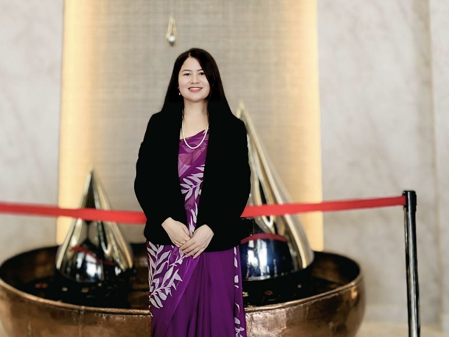 सम्माननीय के.पी. शर्मा ओलीज्यू, हजूर पटक–पटक सुशासन, भ्रष्टाचारविरुद्ध शून्य सहनशीलता र विधिको शासनको कुरा गर्नुहुन्छ। तर जब आफ्नै पार्टीका प्रभावशाली नेता वा पूर्व मुख्यमन्त्रीहरू अनुसन्धानमा तानिन्छन्, तब हजुरको मौनताले जनतामा गम्भीर शंका पैदा गर्छ। के कानून सबैका लागि बराबर हो, कि पद र पहुँच हेरेर फरक–फरक व्यवहार गरिन्छ ?